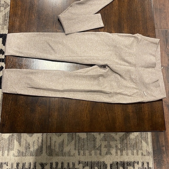 LILIAS Ribbed Set - Picture 3 of 3